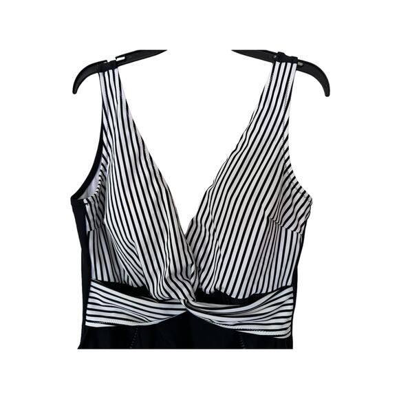 Cupshe Black and White One Piece Swimsuit Large - Picture 4 of 7